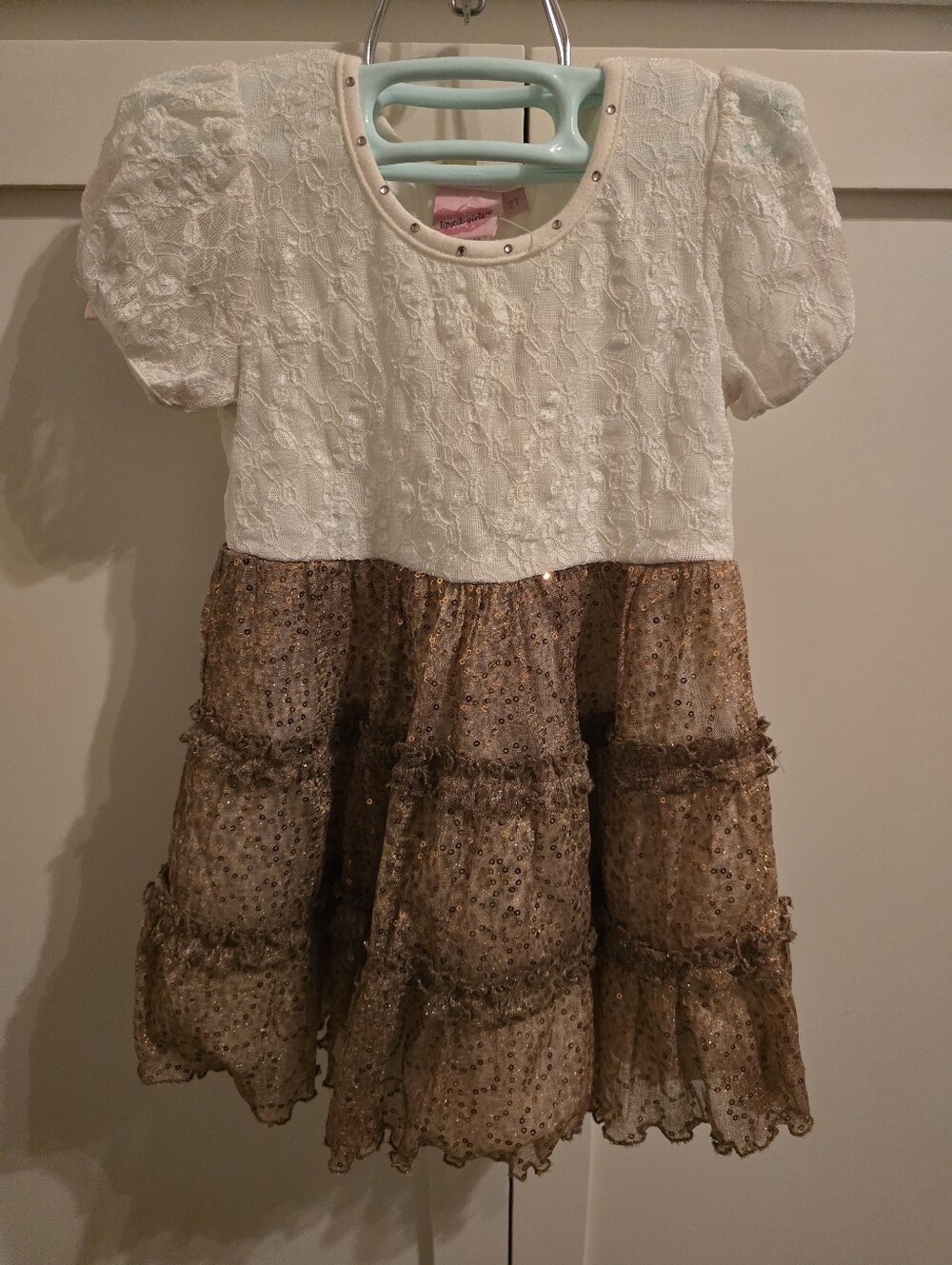 Lipstik Girls Elegant White Lace and Gold Sequin Tiered Girls Dress Size 2T